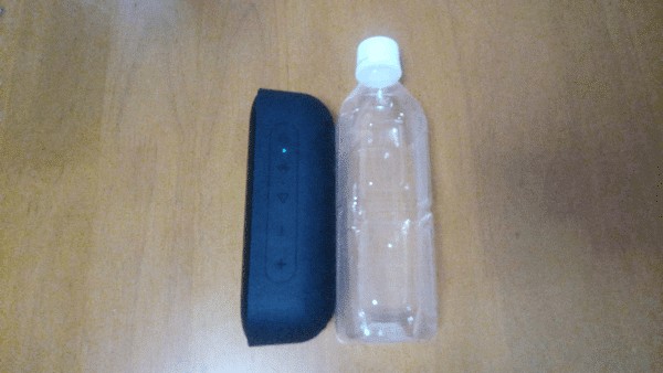 Tribit XSound Goとペットボトルのサイズ比較